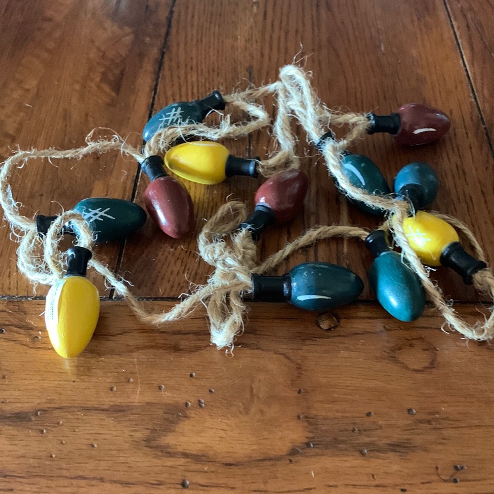 Wooden Lightbulb Garland
